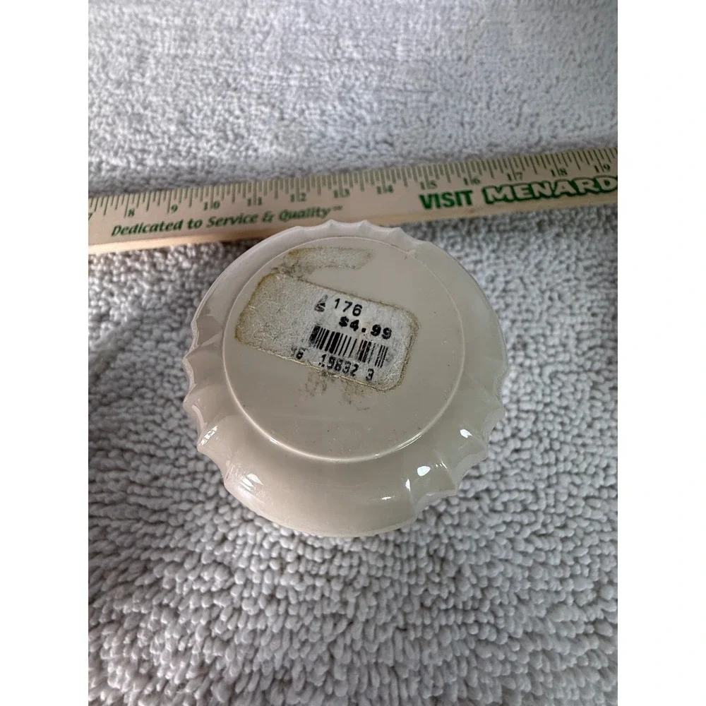 Vintage‎ Plastic Bathroom Cup Dispenser Fluted Cream Almond with Paper Cups